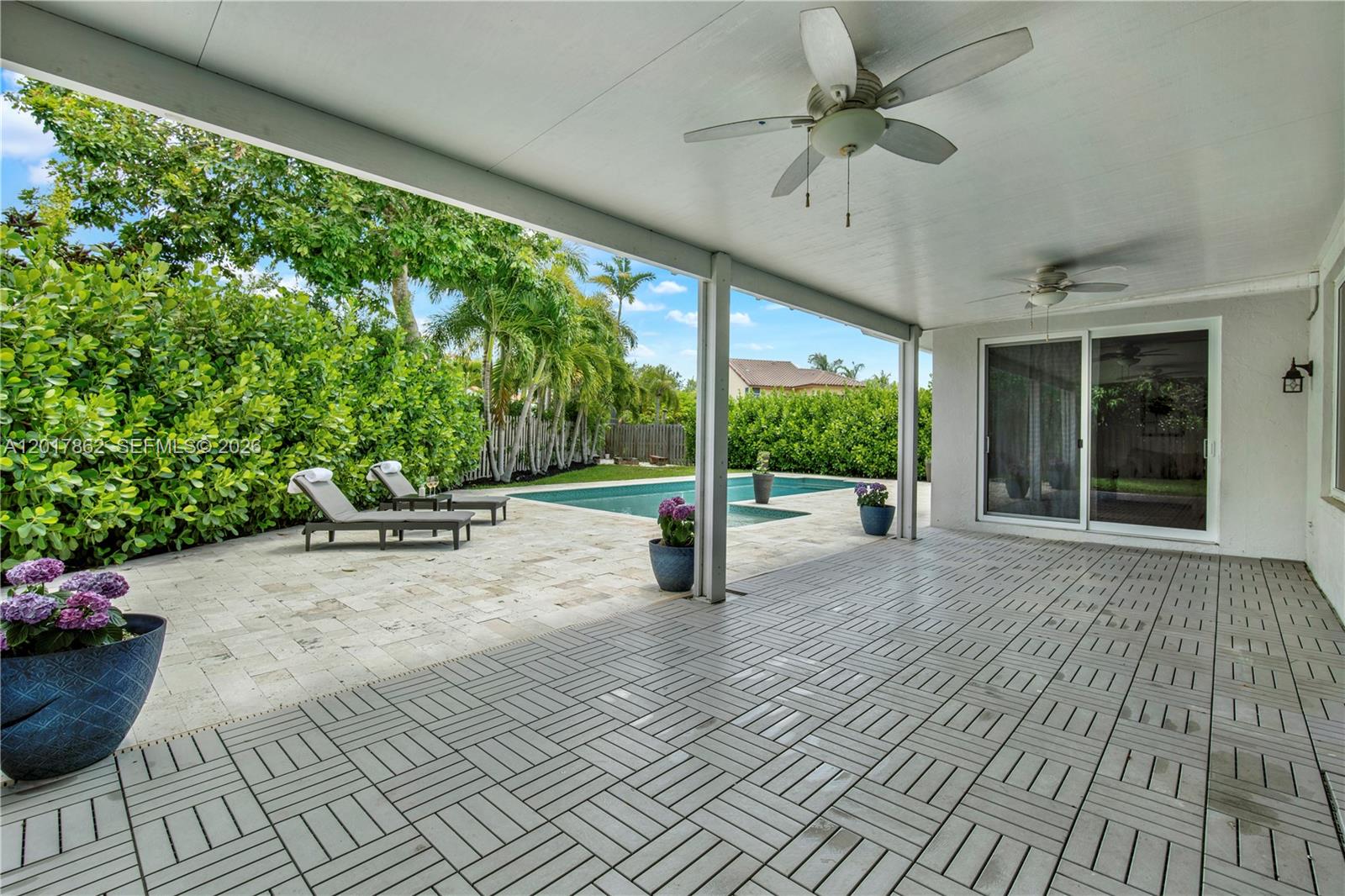 EMBASSY LAKES - Residential