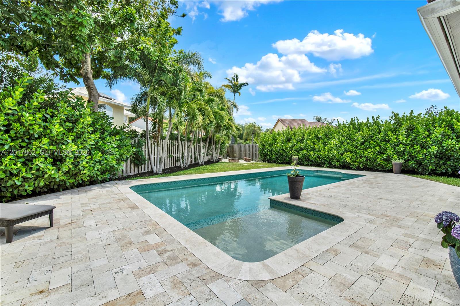 EMBASSY LAKES - Residential