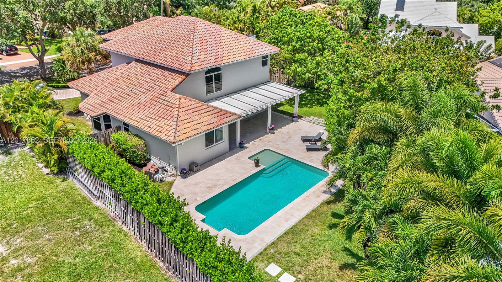 EMBASSY LAKES - Residential