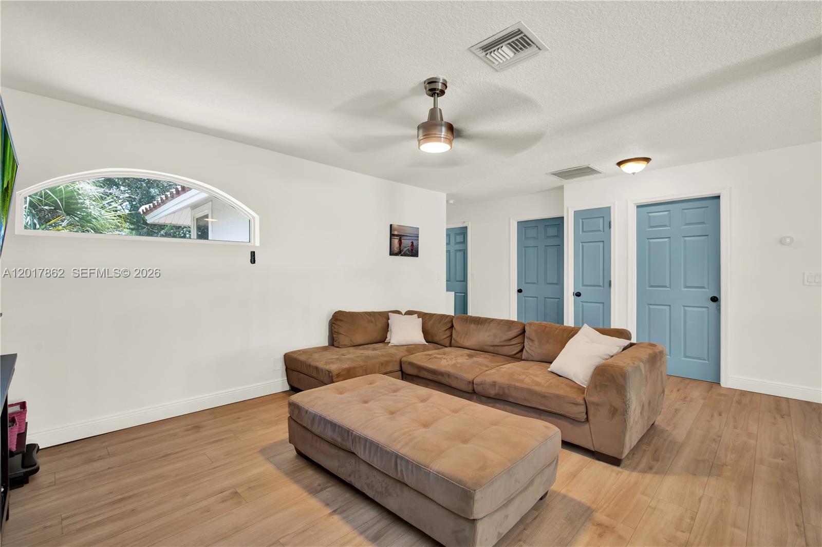 EMBASSY LAKES - Residential