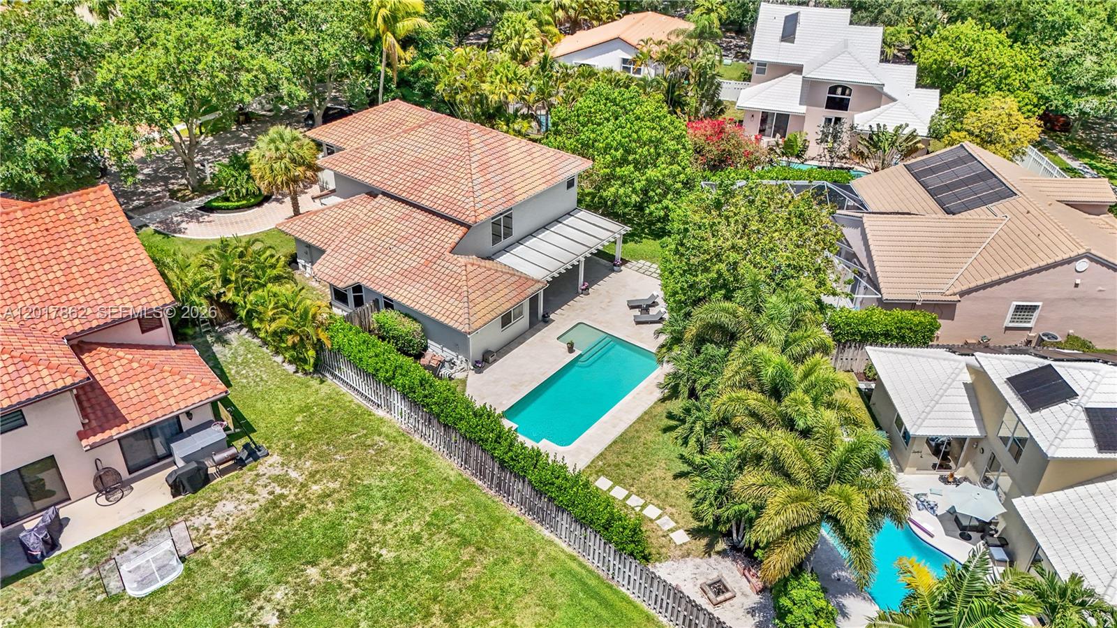 EMBASSY LAKES - Residential