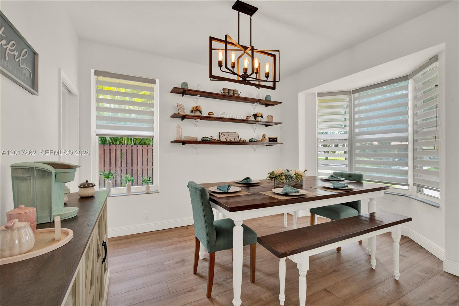 EMBASSY LAKES - Residential