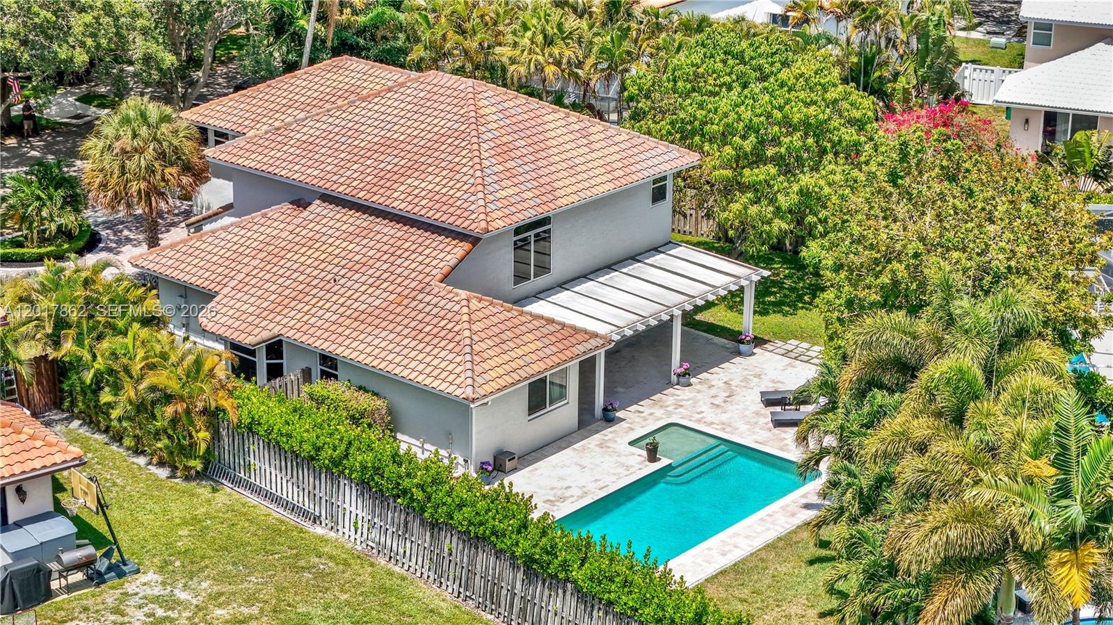 EMBASSY LAKES - Residential