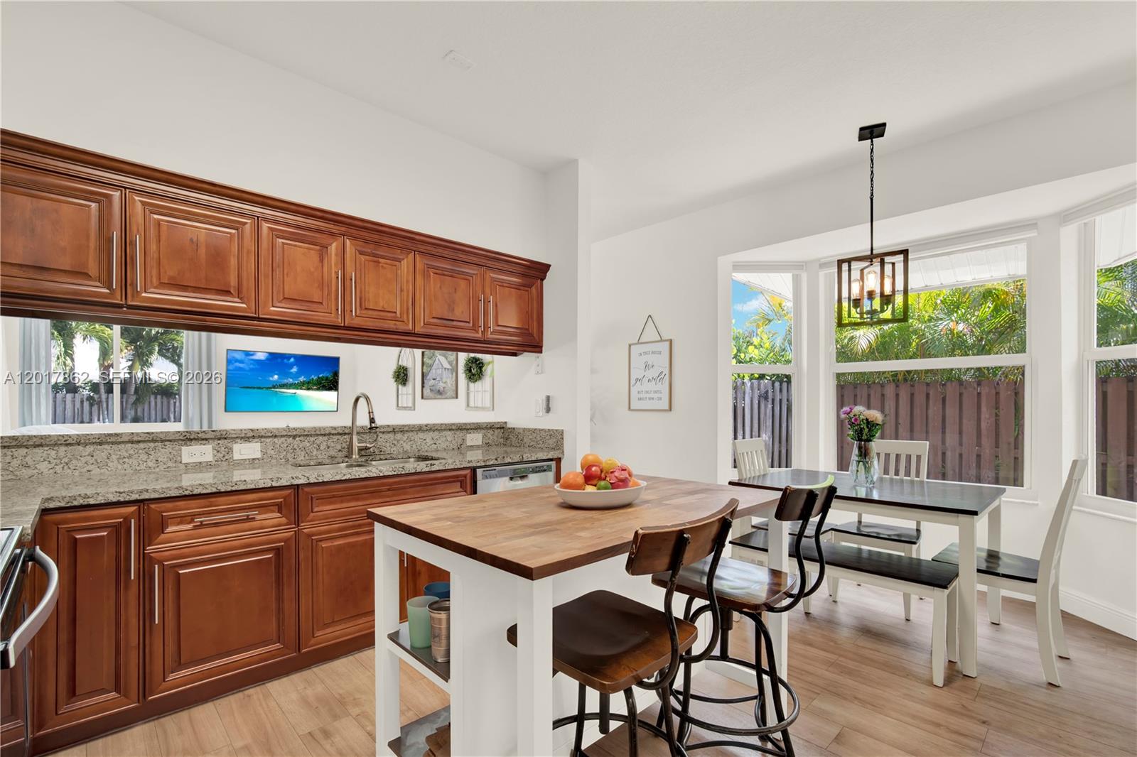 EMBASSY LAKES - Residential