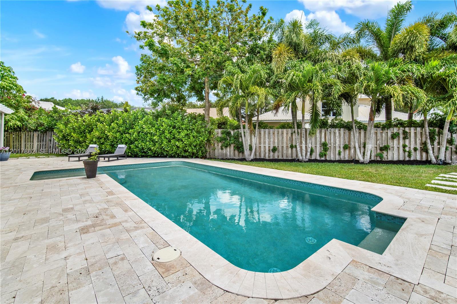 EMBASSY LAKES - Residential