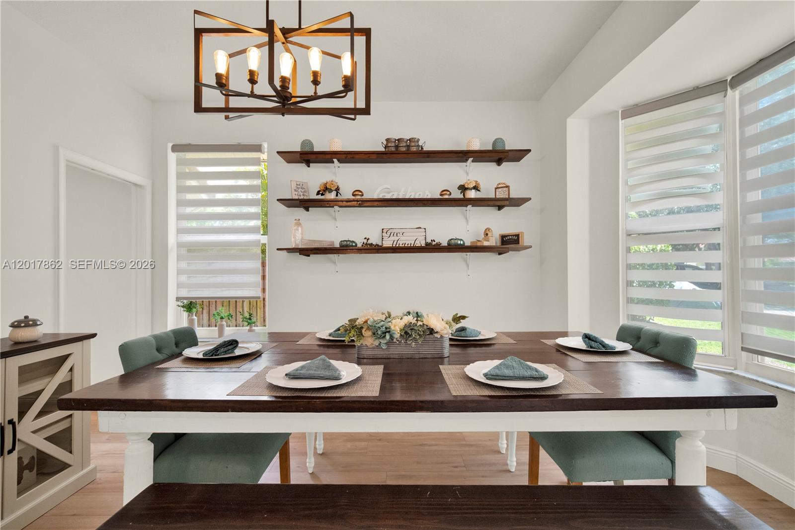 EMBASSY LAKES - Residential