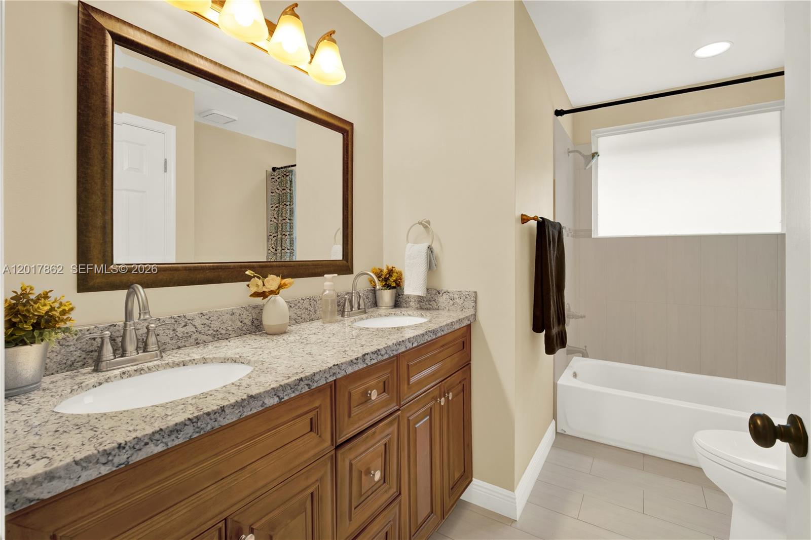 EMBASSY LAKES - Residential