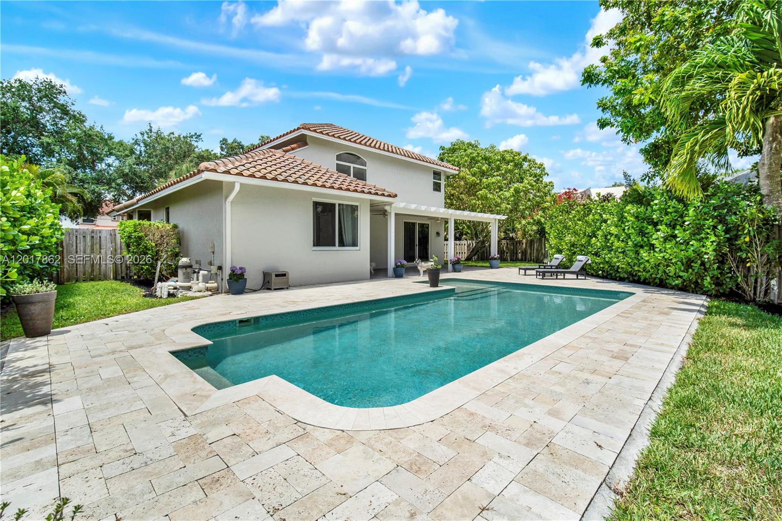 EMBASSY LAKES - Residential
