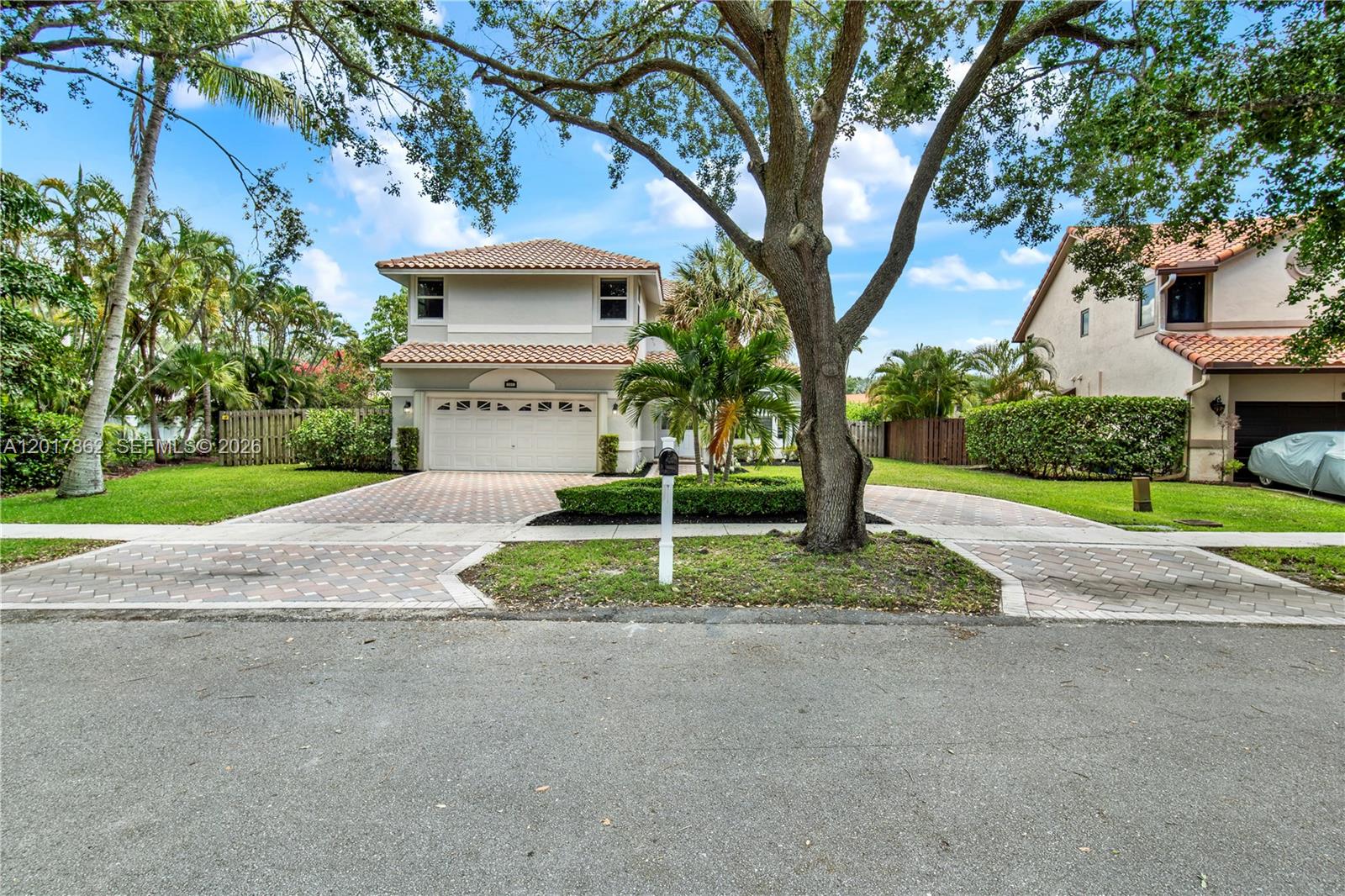 EMBASSY LAKES - Residential