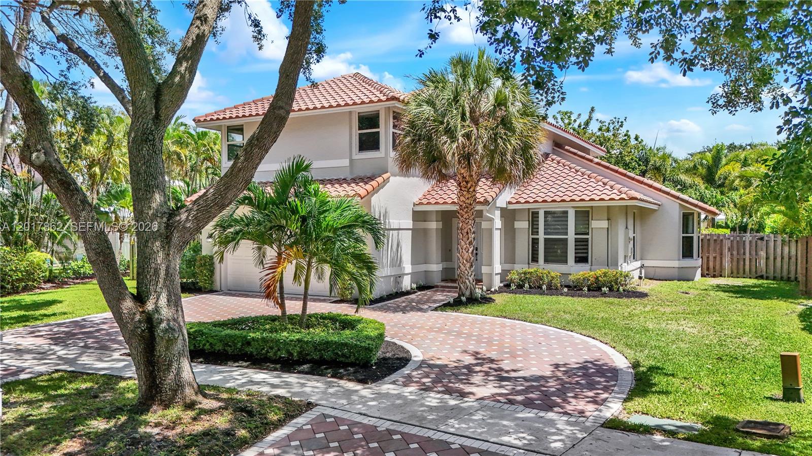 EMBASSY LAKES - Residential