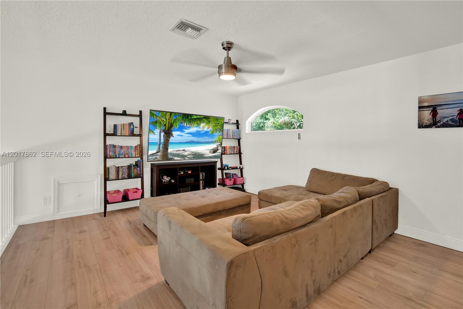 EMBASSY LAKES - Residential