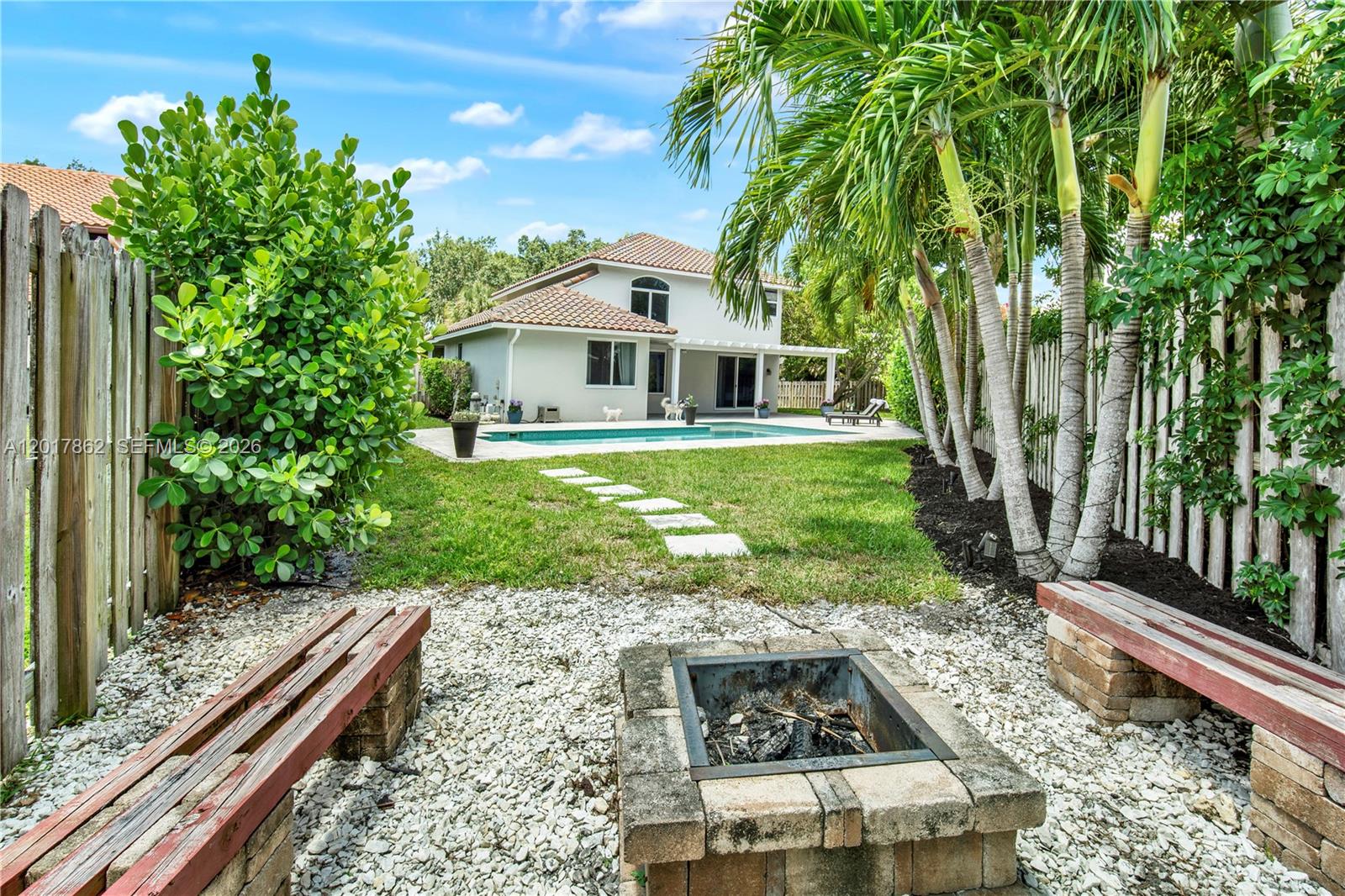 EMBASSY LAKES - Residential