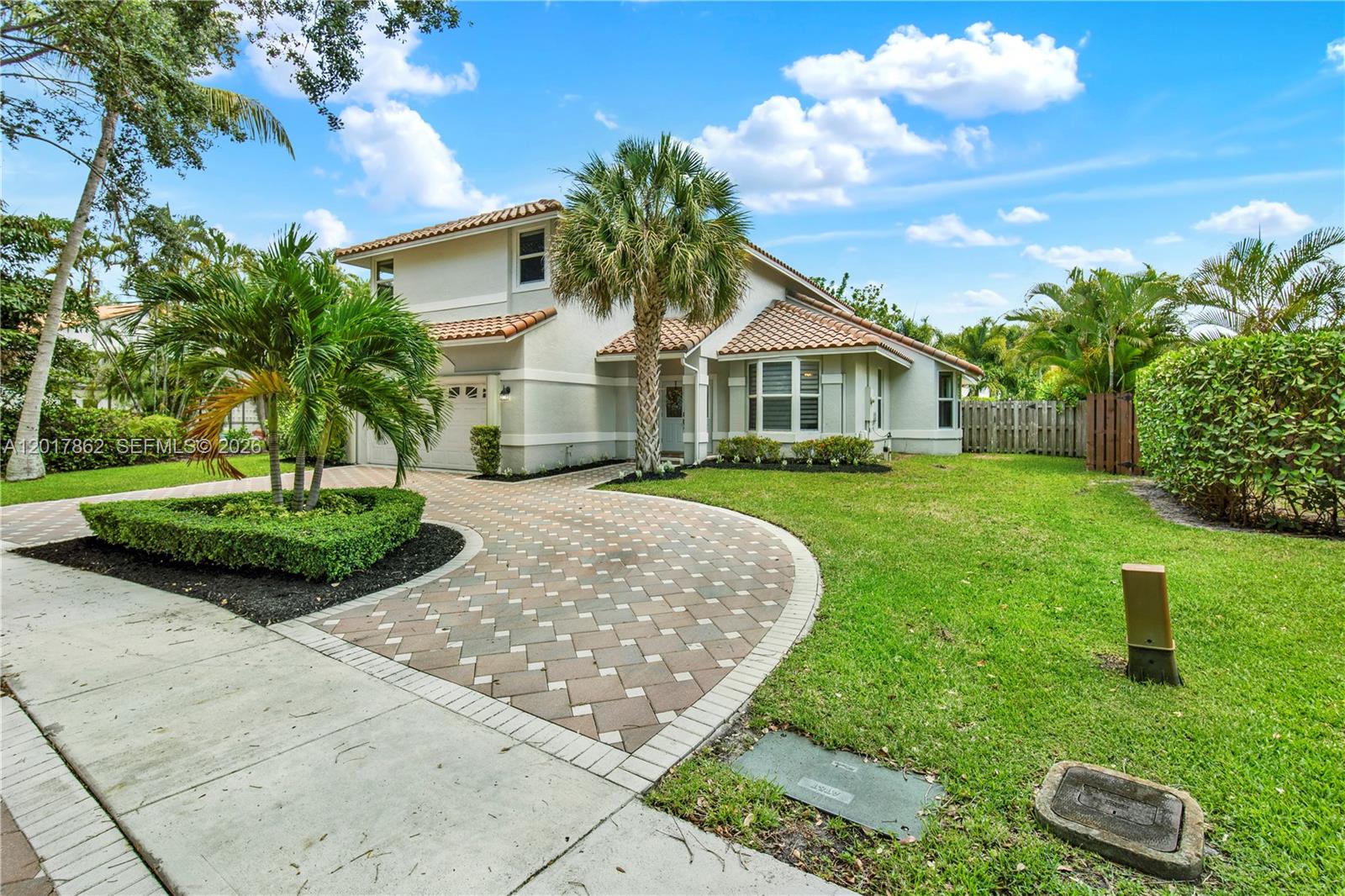 EMBASSY LAKES - Residential