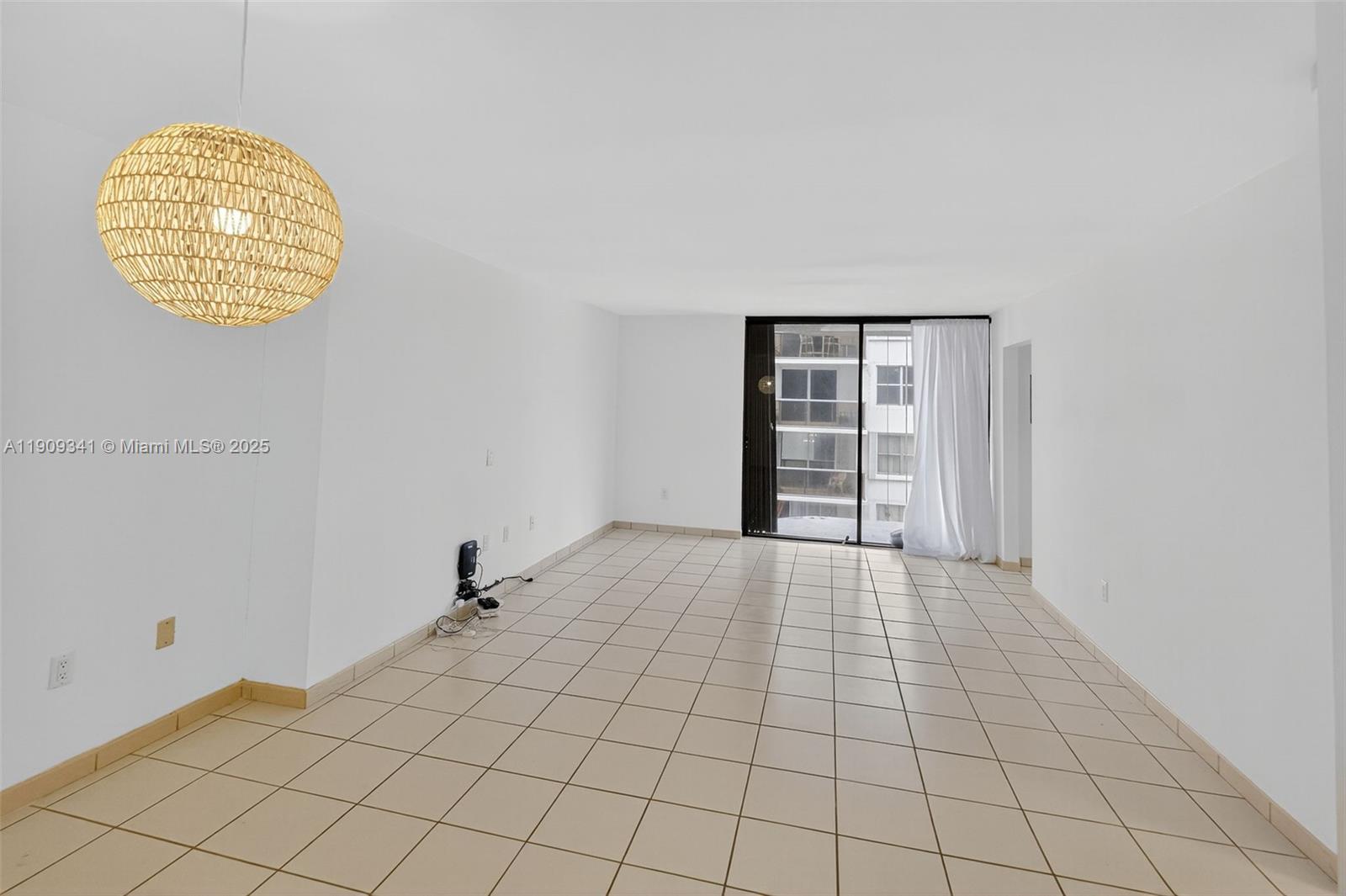 LE TRIANON CONDO - Residential Lease