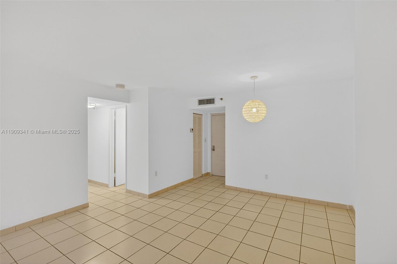 LE TRIANON CONDO - Residential Lease