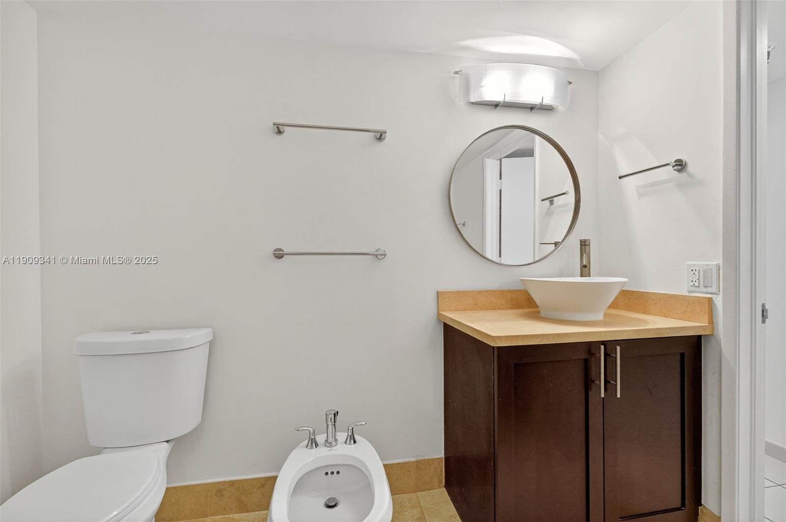 LE TRIANON CONDO - Residential Lease