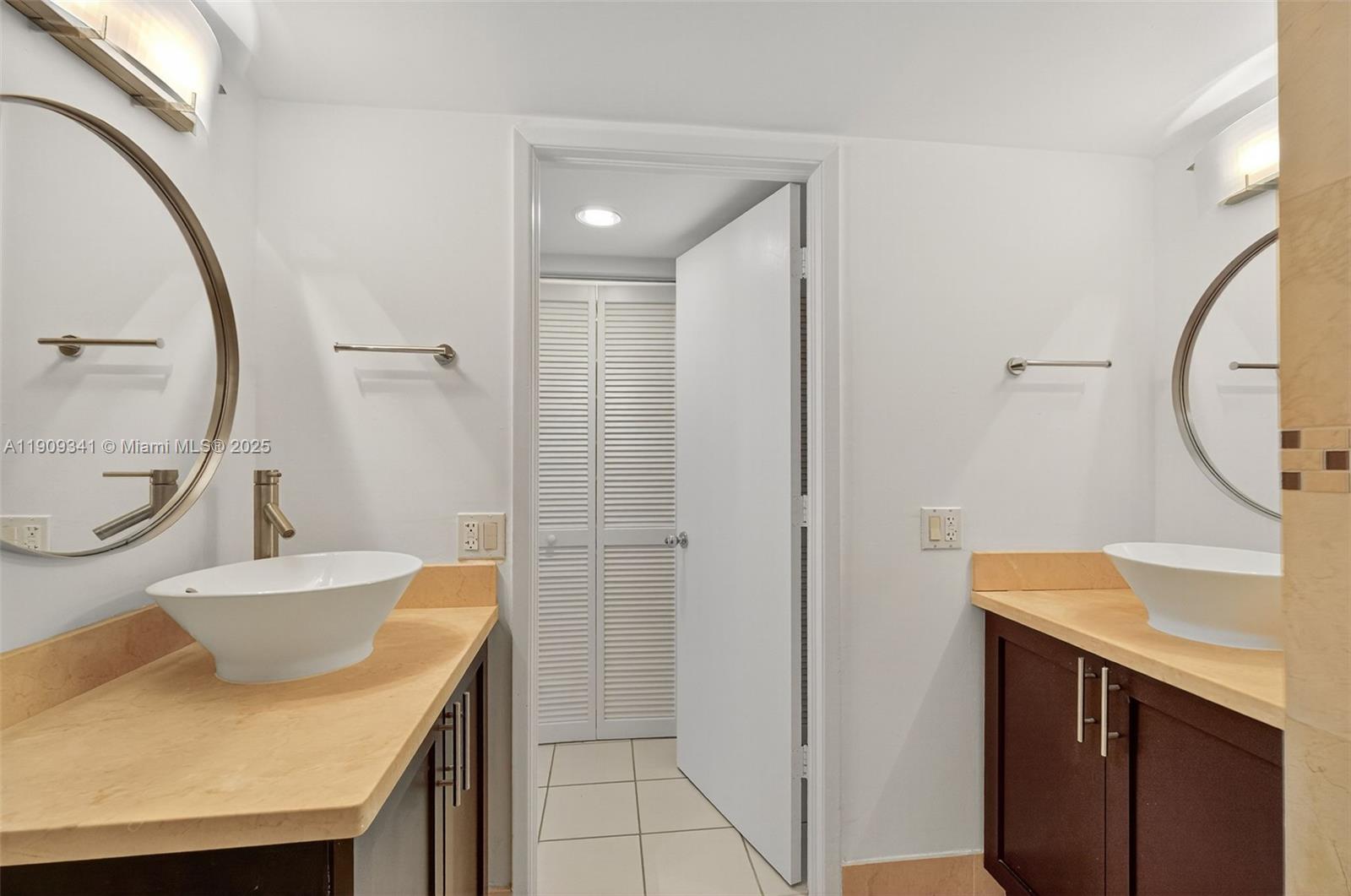 LE TRIANON CONDO - Residential Lease