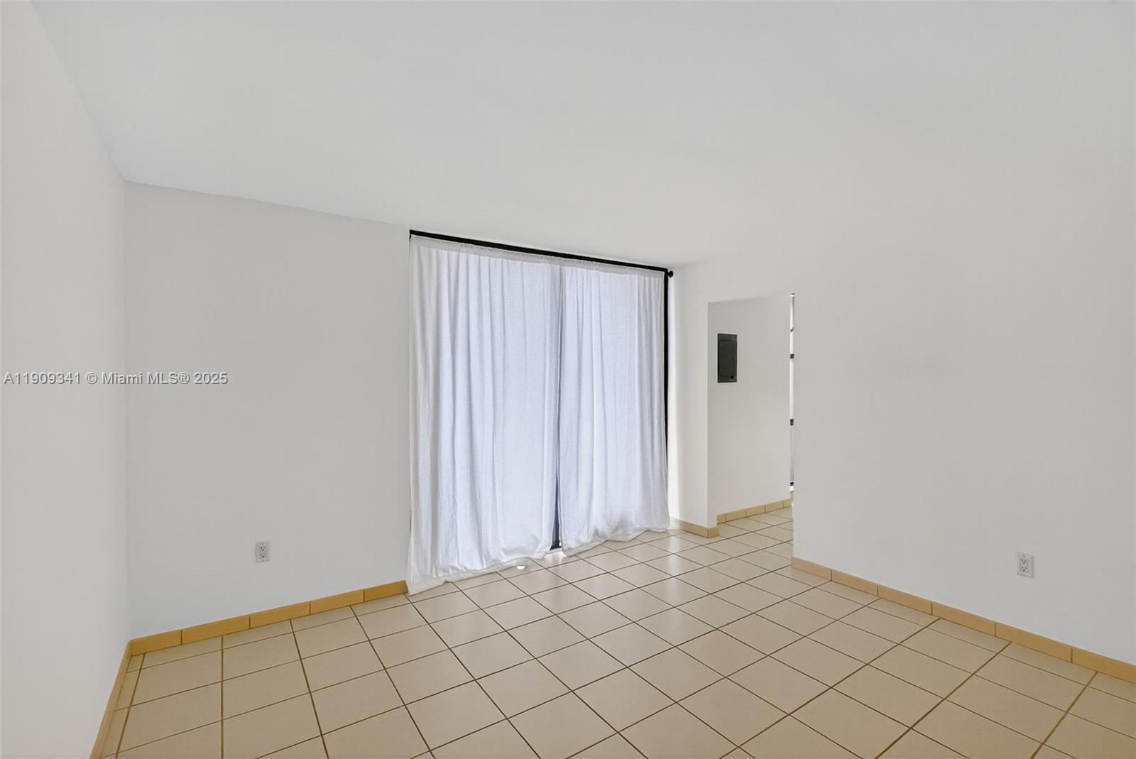 LE TRIANON CONDO - Residential Lease