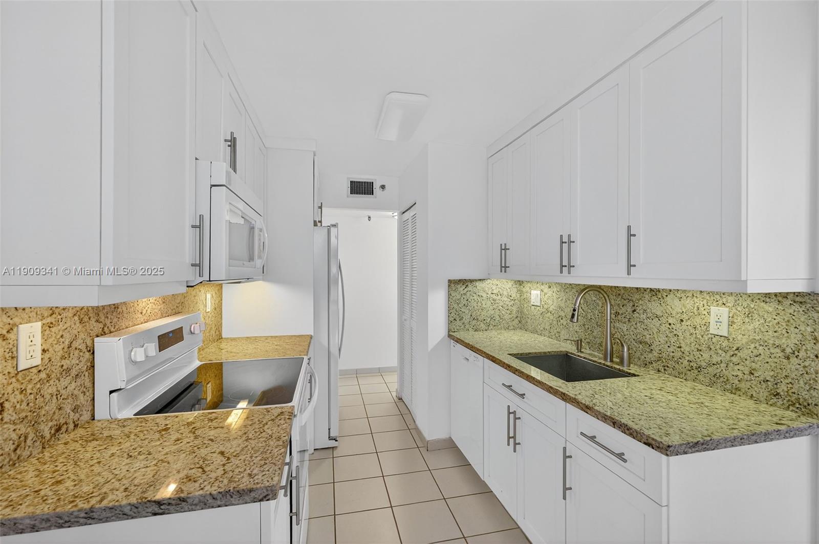 LE TRIANON CONDO - Residential Lease