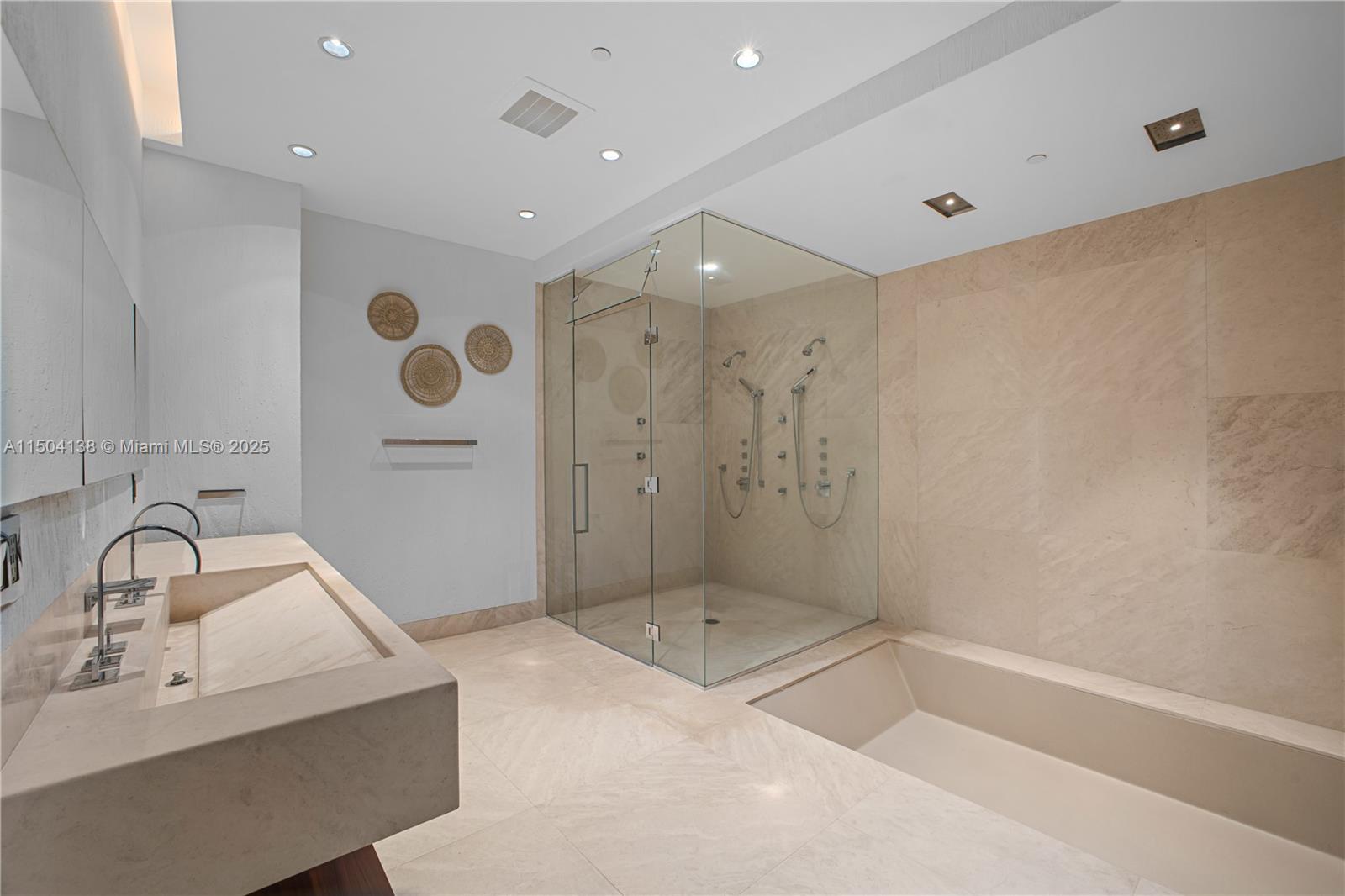 APOGEE CONDO - Residential