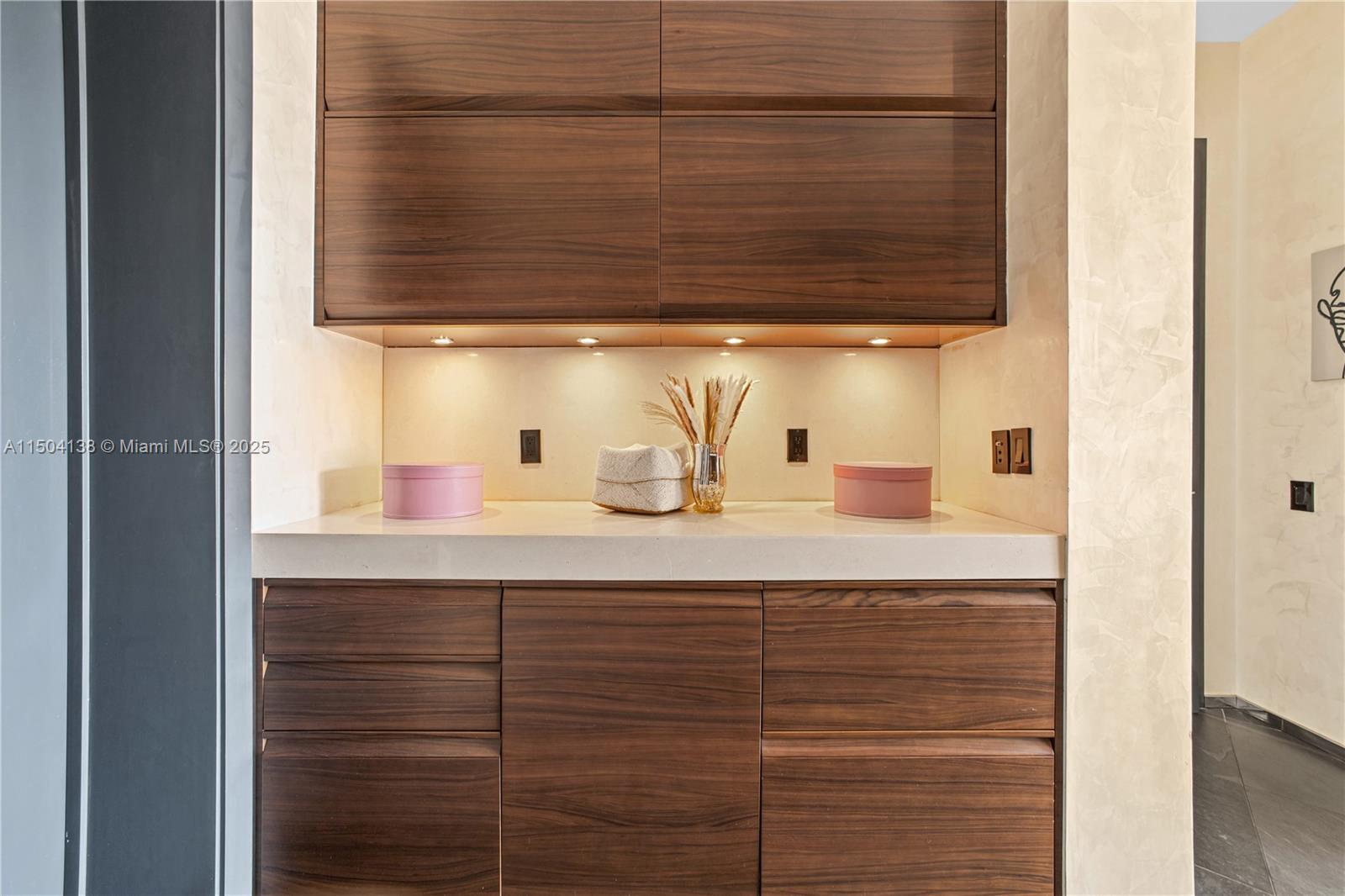 APOGEE CONDO - Residential