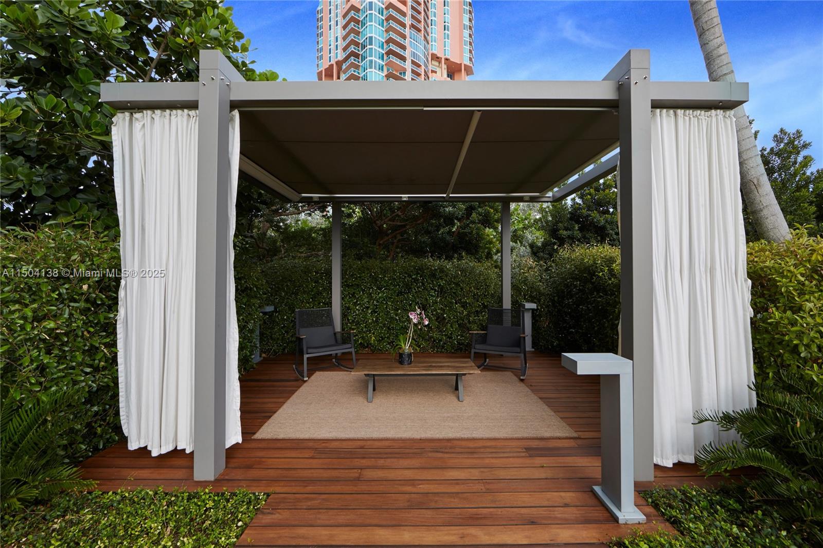 APOGEE CONDO - Residential