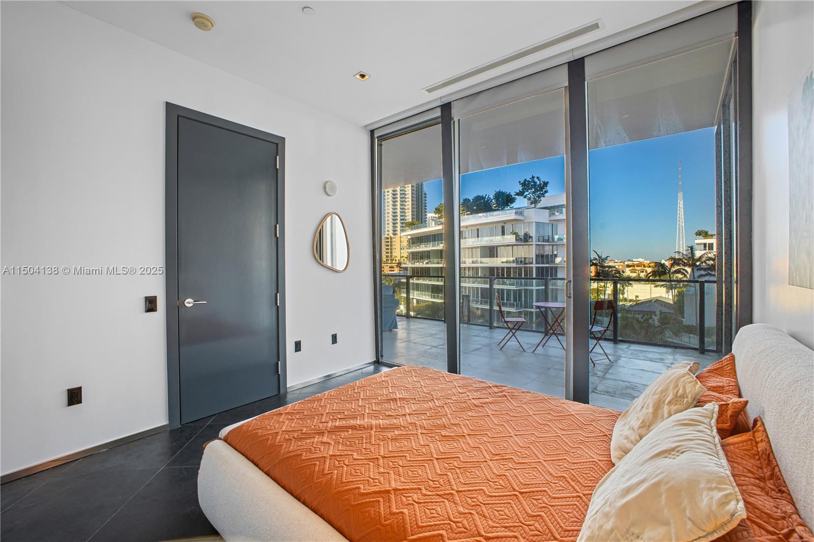 APOGEE CONDO - Residential