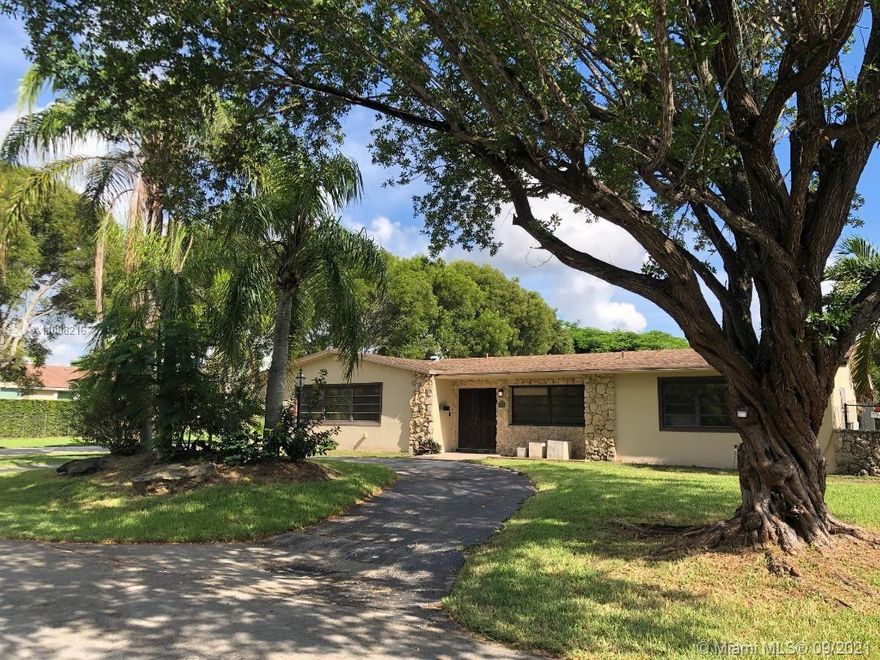 A DREAM LOT FOR RV'S, BOATS, CAMPERS, TRAILERS & "BIG TOYS" NO HOA! Stunning Renovated Contemporary Open Kitchen Perfect to Entertain! Floor to Ceiling "Cherry" Wood Cabinets, Recessed "Spot" Lighting,  Glass Top Counter Range, Huge Refrigerator, and a "Bosch" D/W! Granite Counter Has 6 Stool "Theater Kitchen" Seating. Cathedral Living Room Ceiling Is Open to Multiple "Flex Spaces"  & Gorgeous Wood Floors. Glass Wall Sliding Doors to the Covered/Screened Pool & Patio. Dining Closet Perfect for A "Butler's Pantry" Main Bedrm Has Sliding Doors to  Pool, Twin Sinks & Walk-In Shower in Owner's Bath. Addn Cabana Bath.Split Bedrm & Bath.Laundry & Workshop/Storage. Circular Drive Plus Extra Driveway to Huge Fenced Corner Lot. Storage Shed. Full Hurricane Panels. Walk to Southwood Middle School.