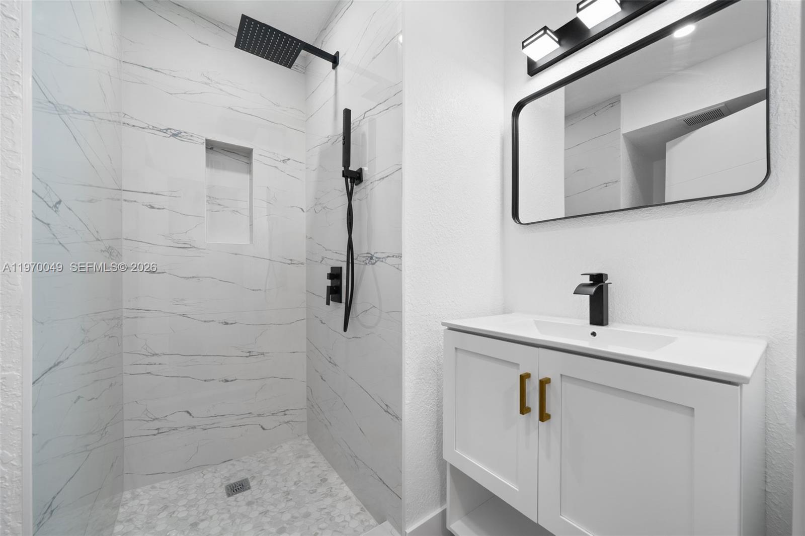 LIBERIA - Residential