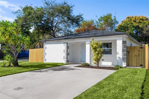 Photo of 2241 Hope St, Hollywood, FL 33020 (MLS # A11970049)