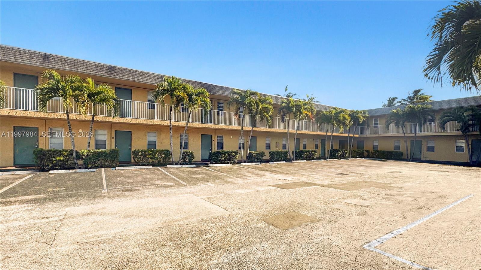 EL SOL AT MAIN STREET CON - Residential