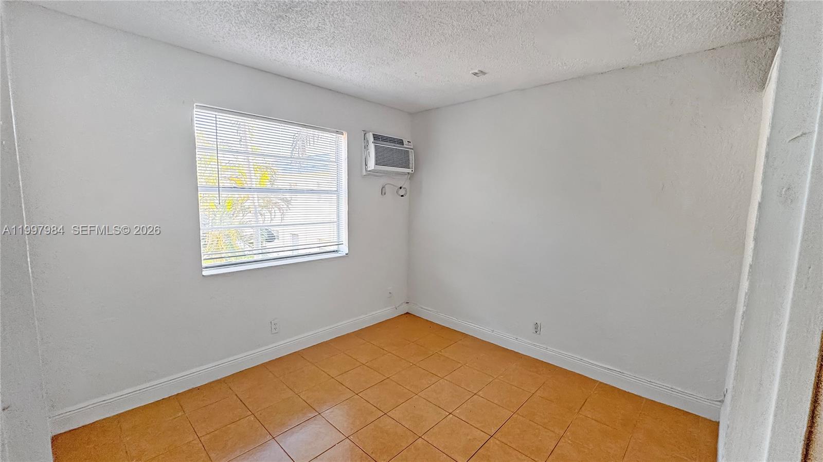 EL SOL AT MAIN STREET CON - Residential