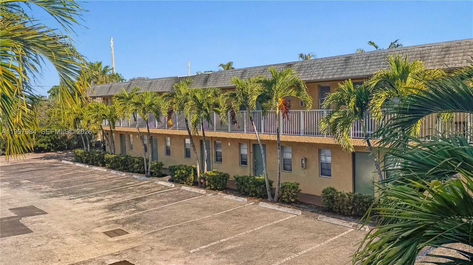 EL SOL AT MAIN STREET CON - Residential