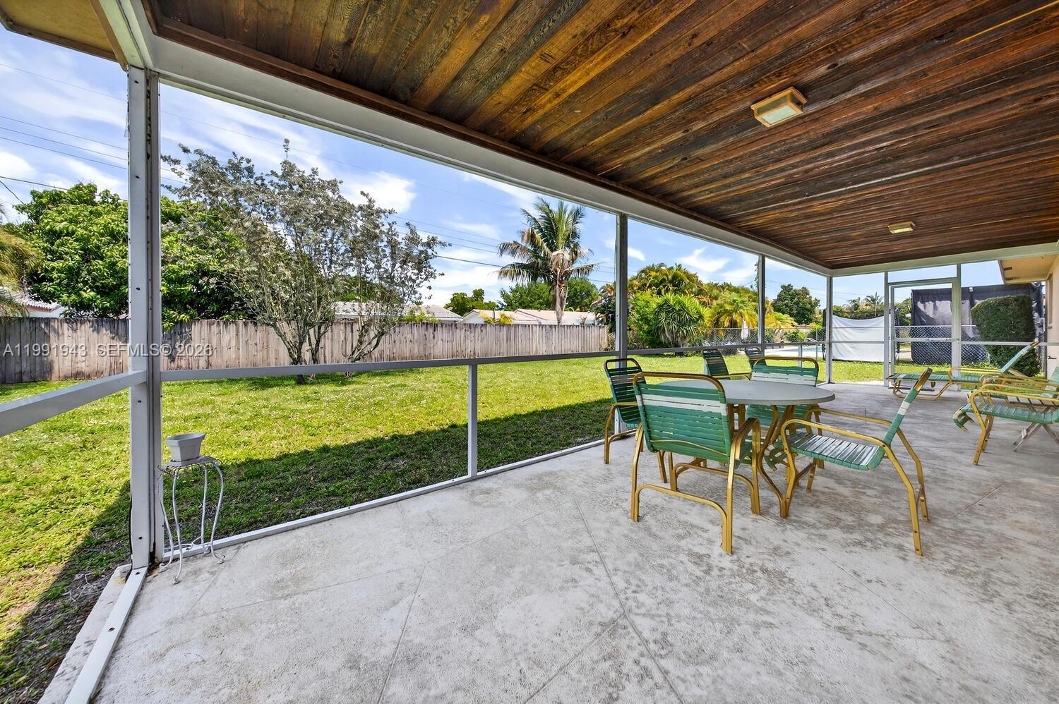 MIRROR LAKE ESTATES SEC F - Residential