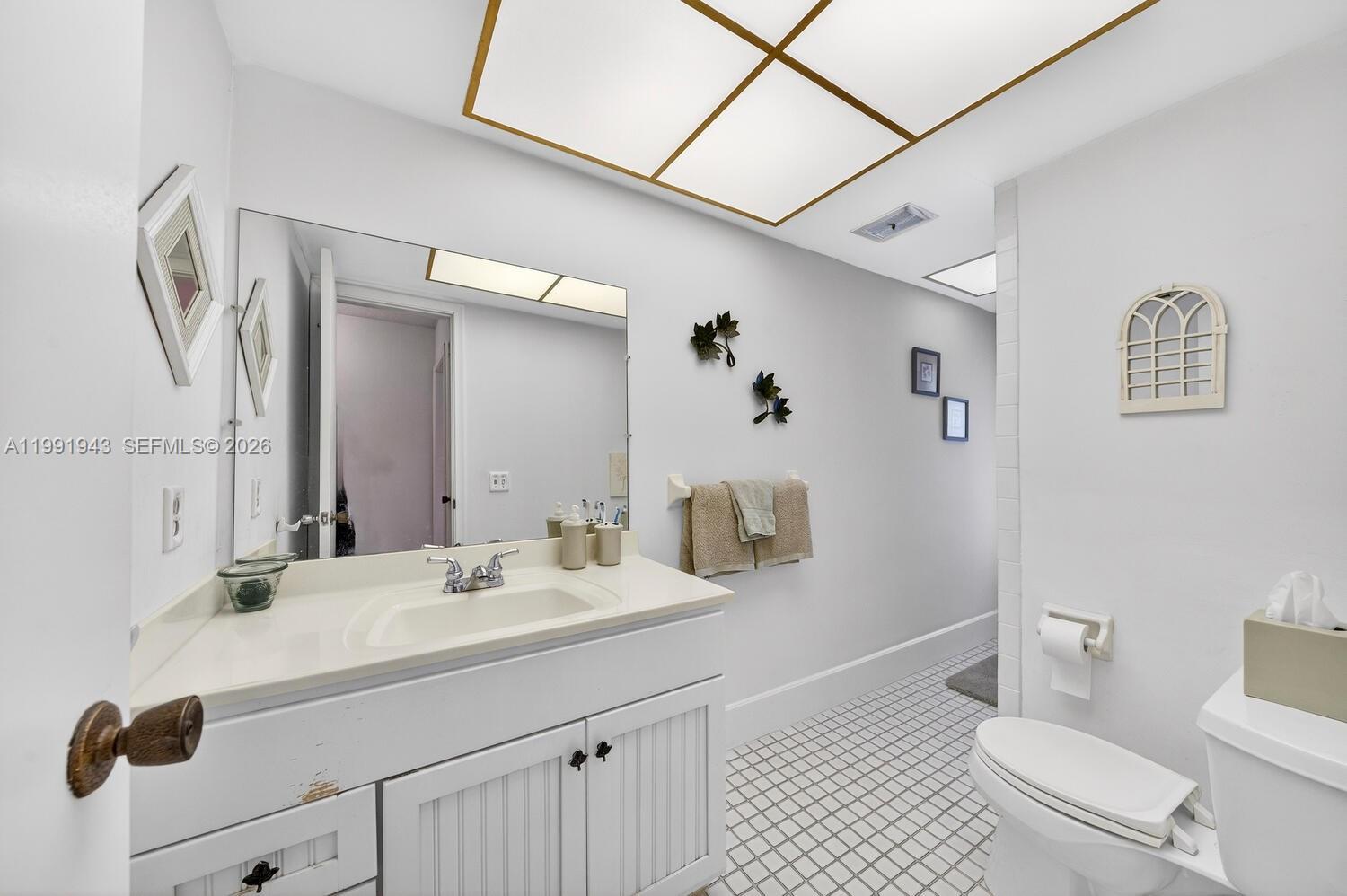 MIRROR LAKE ESTATES SEC F - Residential