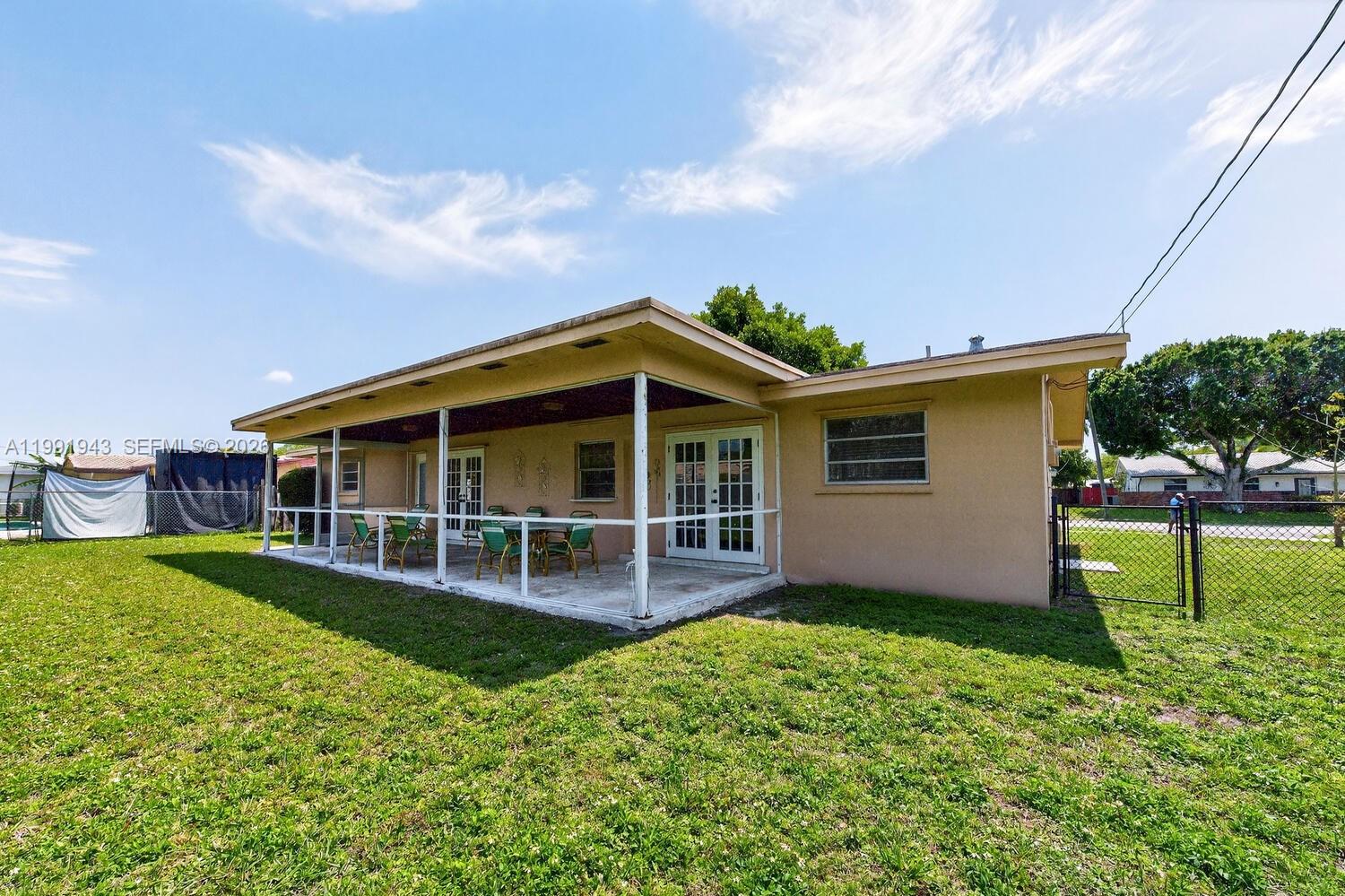 MIRROR LAKE ESTATES SEC F - Residential