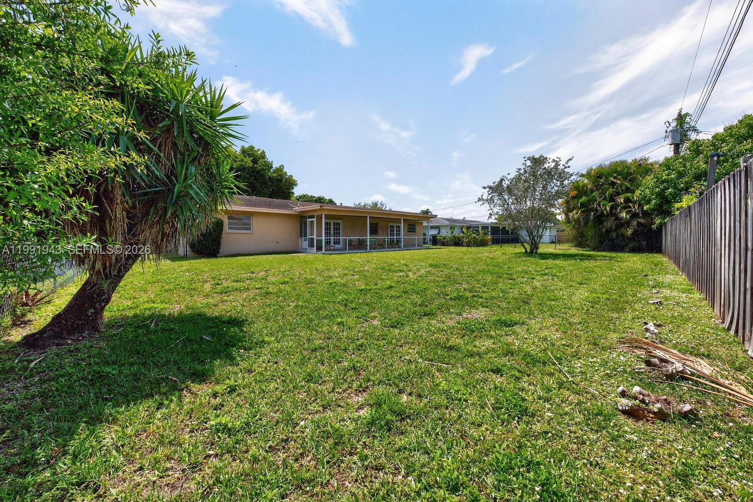 MIRROR LAKE ESTATES SEC F - Residential