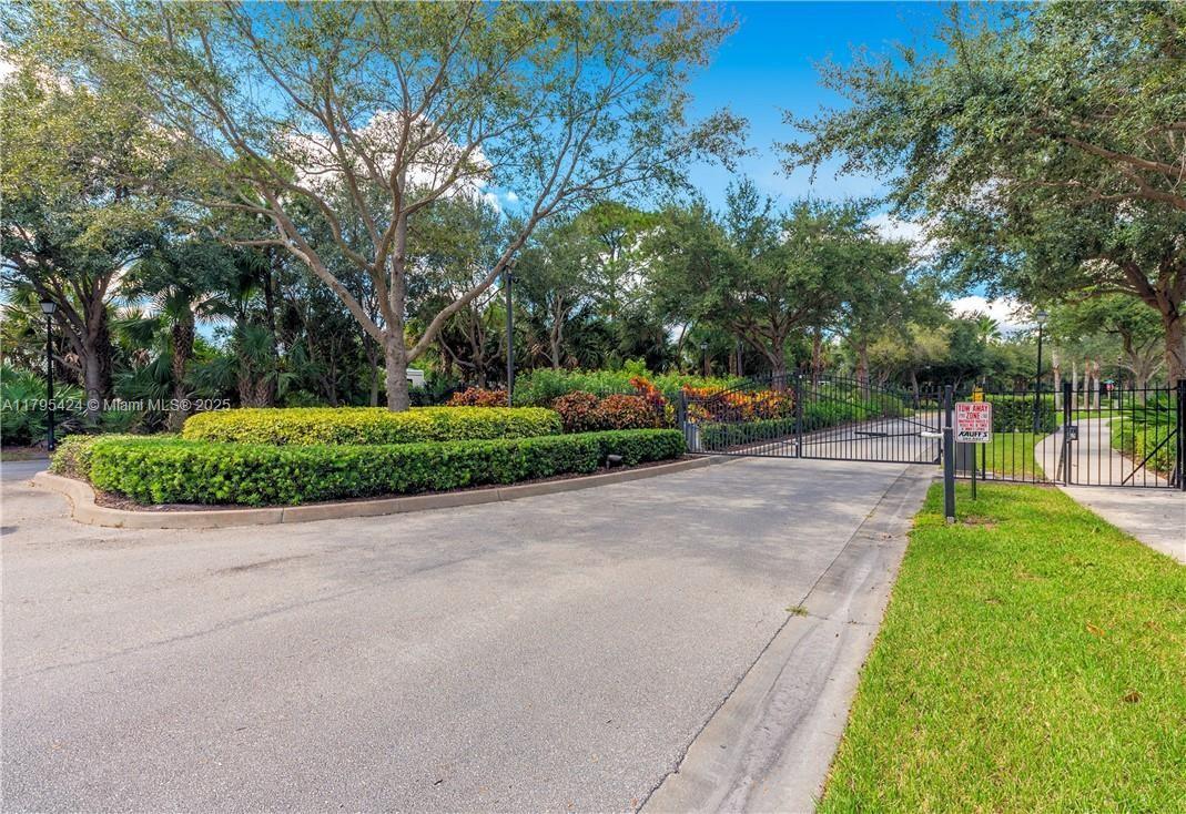 LEXINGTON LAKES - Residential
