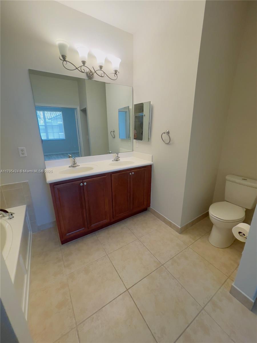 LEXINGTON LAKES - Residential