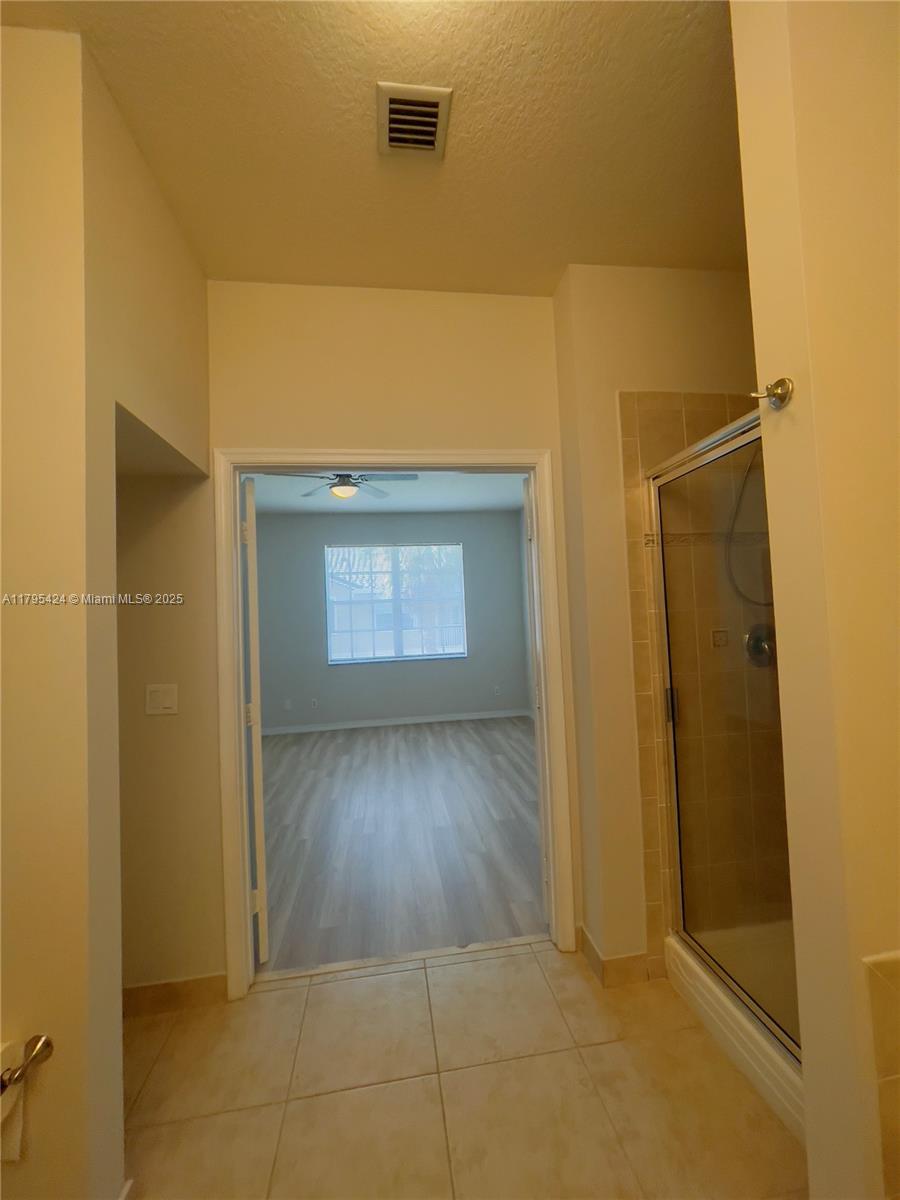 LEXINGTON LAKES - Residential