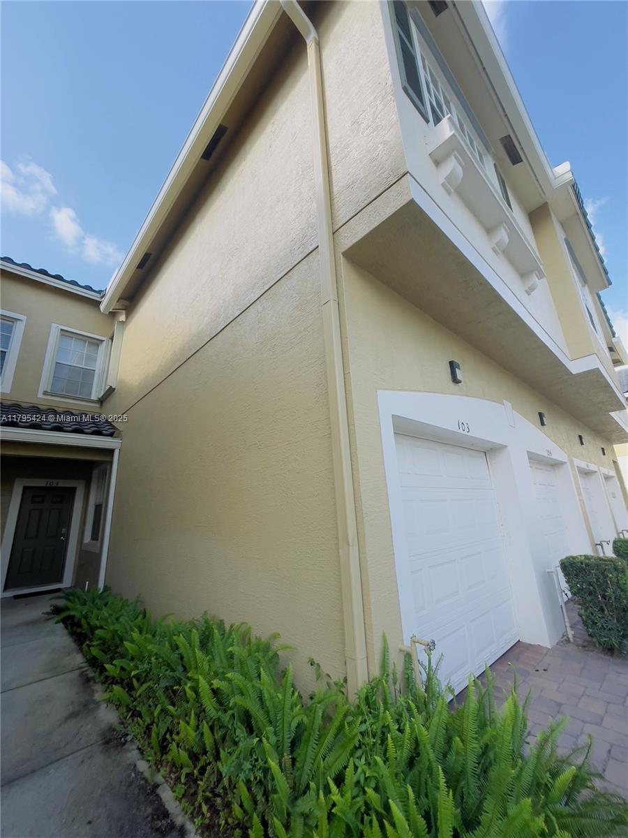 LEXINGTON LAKES - Residential