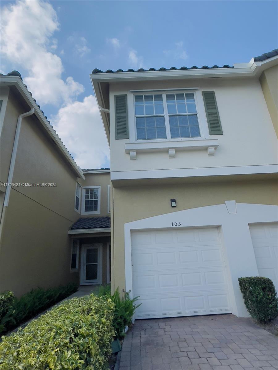 LEXINGTON LAKES - Residential