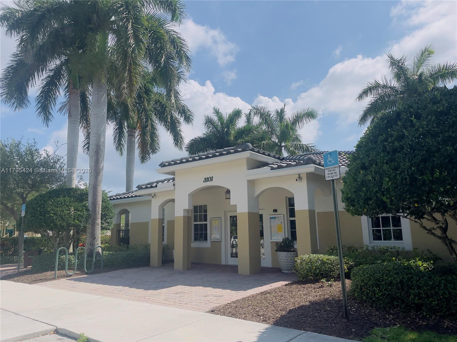 LEXINGTON LAKES - Residential