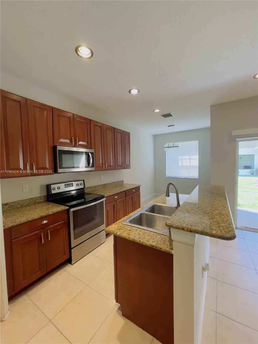 LEXINGTON LAKES - Residential