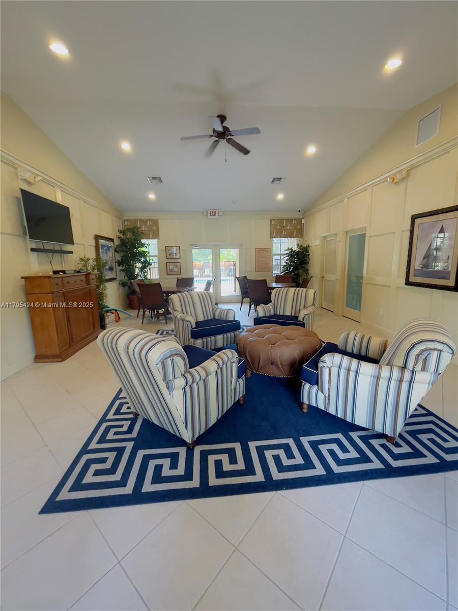 LEXINGTON LAKES - Residential
