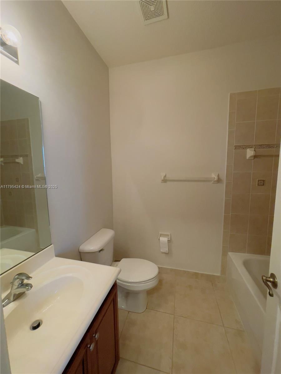 LEXINGTON LAKES - Residential