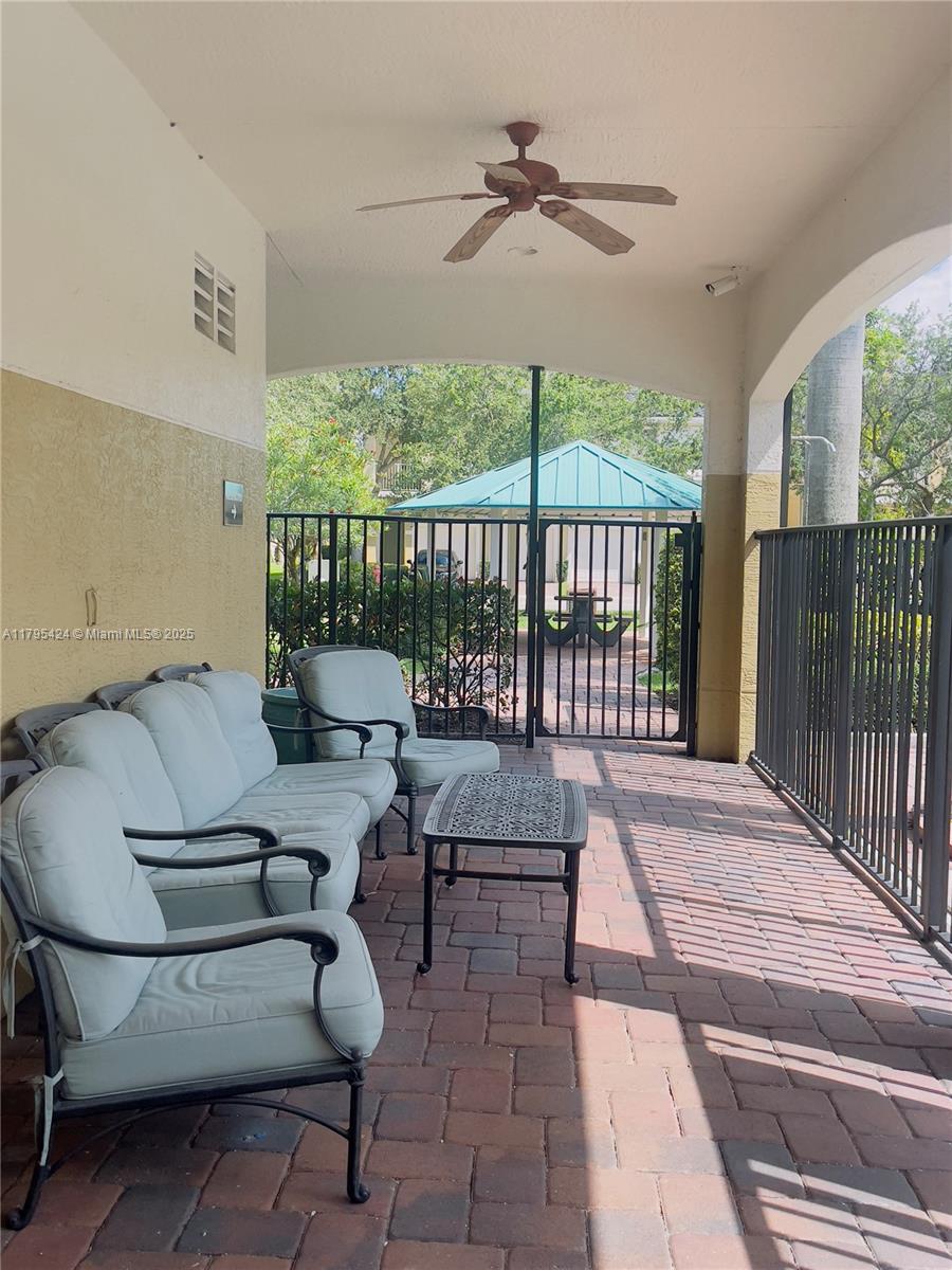 LEXINGTON LAKES - Residential