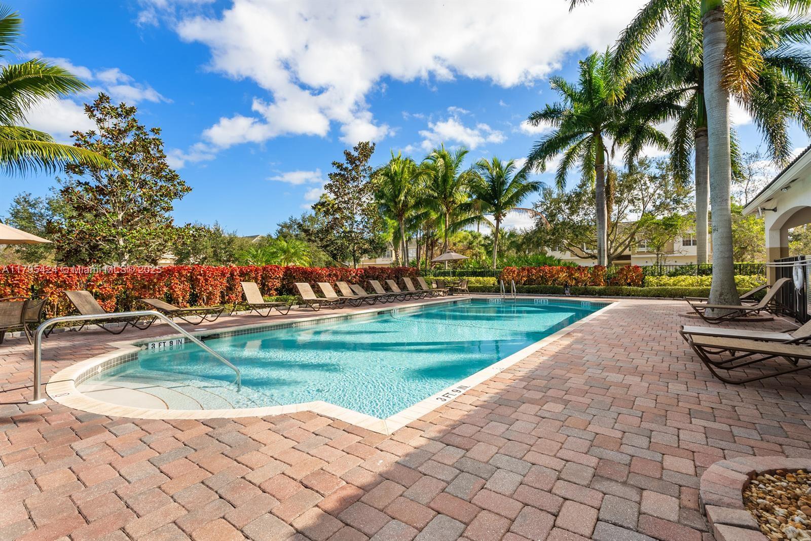 LEXINGTON LAKES - Residential