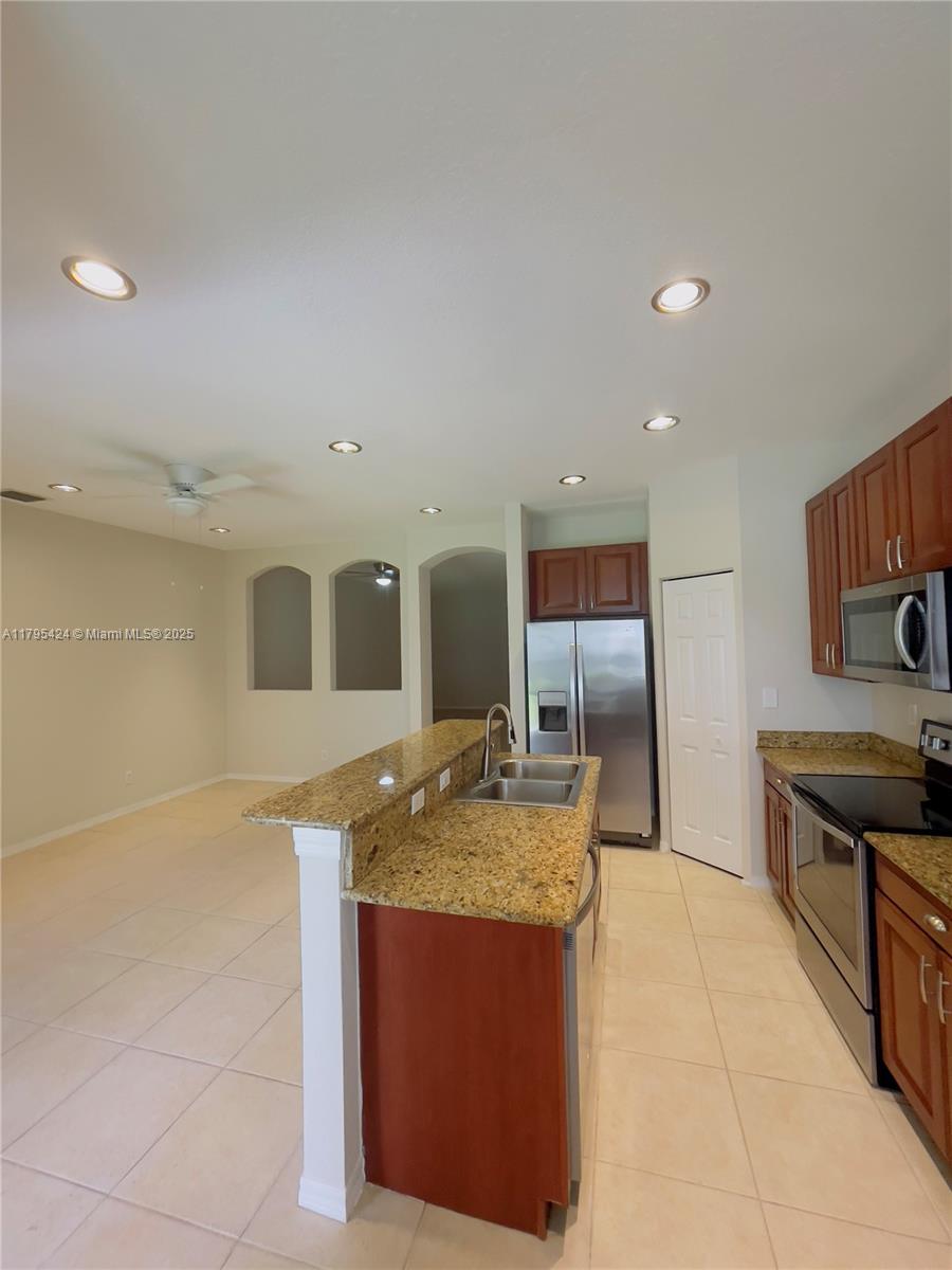 LEXINGTON LAKES - Residential