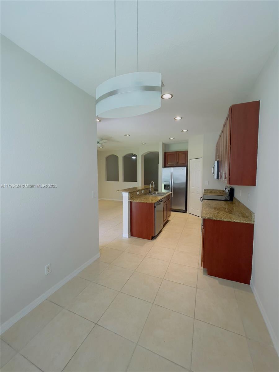 LEXINGTON LAKES - Residential